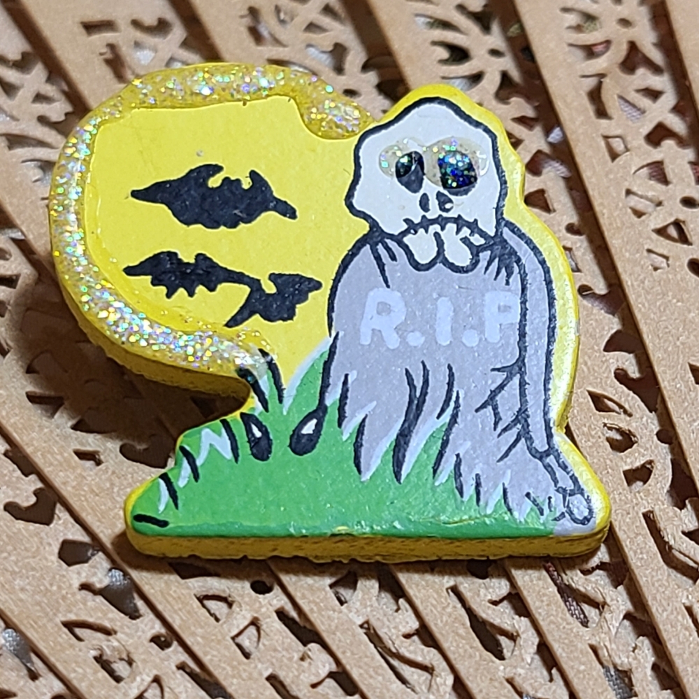 Happy halloween RIP vintage pin